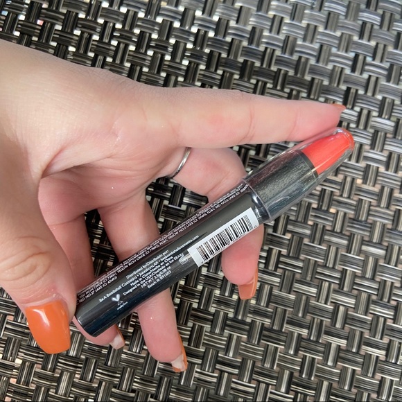 be a bombshell “some beach” lip crayon - Picture 3 of 4